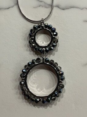 Elegant Silver and Blue Crystal Pendant Necklace